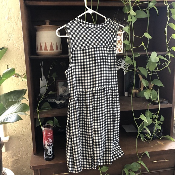 Gingham smocked babydoll picnic dress - Picture 2 of 3